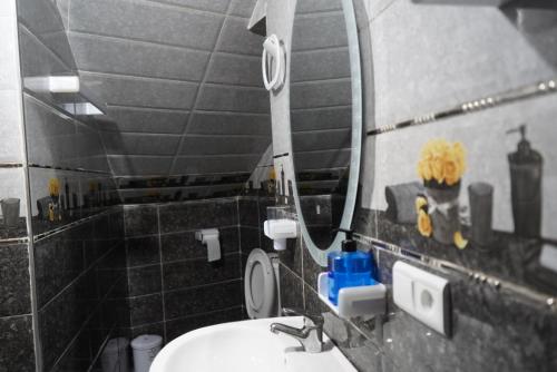 a bathroom with a sink and a mirror at Studio MLK in Chefchaouen