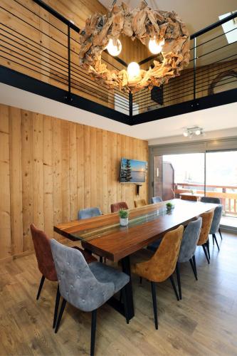 Spacieux et beau duplex au pied des pistes et centre station avec balcon