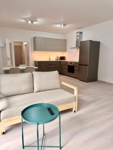 Adaro - Modern Studio Prague Harfa