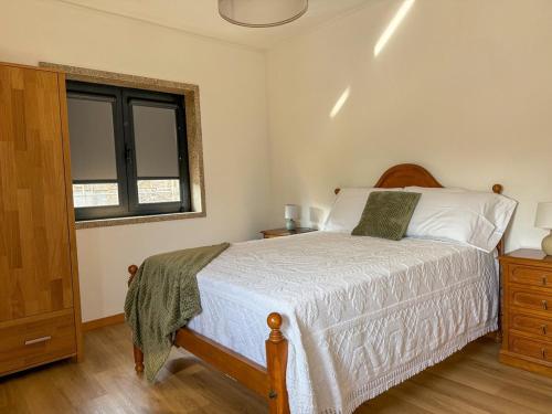 a bedroom with a bed and a window at House overlooking the Douro-Casa das Almas in Paços de Gaiolo