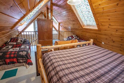 a bedroom in a cabin with a bed and a window at Fisherman in Helen