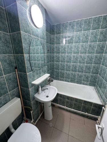 a bathroom with a sink and a tub and a toilet at Hunyadi Nest in Hunedoara