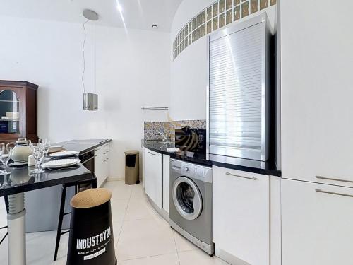 URBAN 94 WIFI CLIM 4 PERSONNES FREJUS
