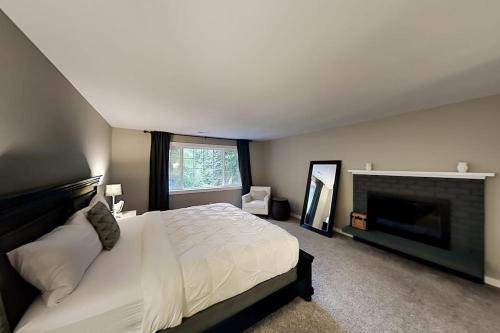a bedroom with a large bed and a fireplace at Woodinville Escape in Woodinville