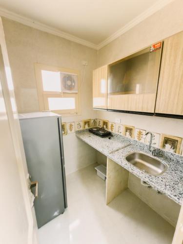 a small kitchen with a sink and a refrigerator at Nigmt Siwa Hotel in Siwa
