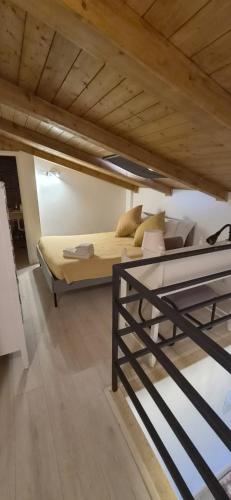 a bedroom with a bed and a wooden ceiling at Cosy Country House in Cerro da Cova