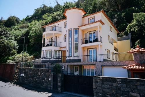 Kelly's Charm House by Elysian