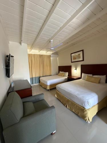 Llit o llits en una habitació de Hotel Presidente