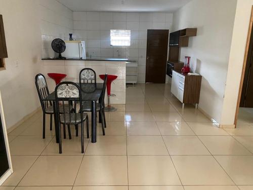a kitchen and dining room with a table and chairs at Casaavatar12 in Piranhas