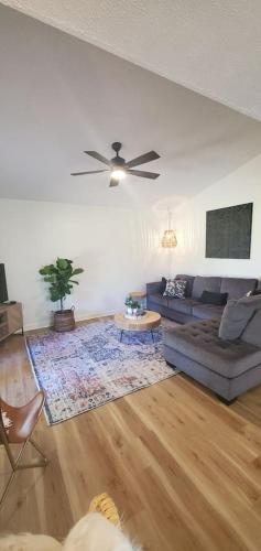 a living room with a couch and a ceiling fan at On Golf Course Peaceful Central Upscale in Columbus
