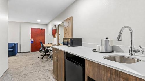 a kitchen with a sink and a microwave at Holiday Inn Express Florence Northeast by IHG in Florence
