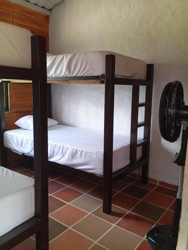 a couple of bunk beds in a room at Cabañas La Cima Del Cielo in San Vicente de Chucurí