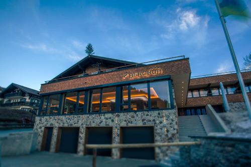 Hotel Bergruh builder 1