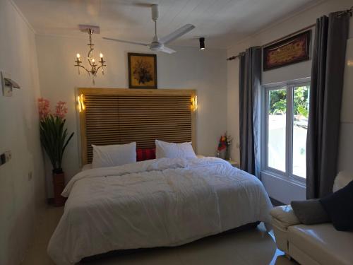 a bedroom with a large bed and a window at fehivilla resistance in Dhangethi