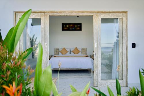 เตียงในห้องที่ Ortha's Villa Amed