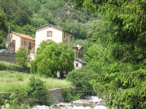 Edifici on està situat l'hostal o pensió