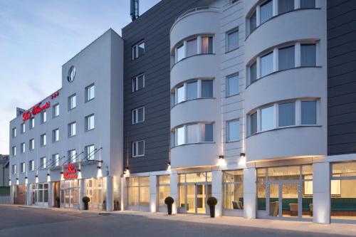 una representación de la parte delantera del hotel en Hotel Witkowski en Varsovia