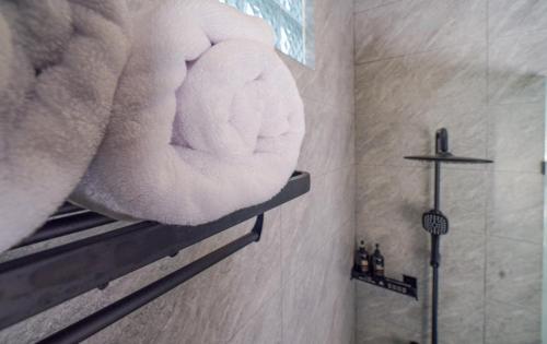 a bathroom with a towel sculpture on a wall at Pondok Uma Jero in Tanah Lot