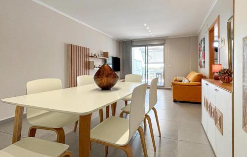 Cozy Apartment In Denia With Wifi