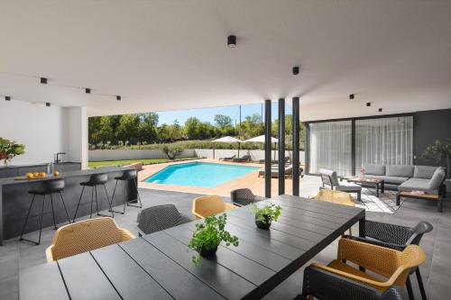 Luxury H2 Villa