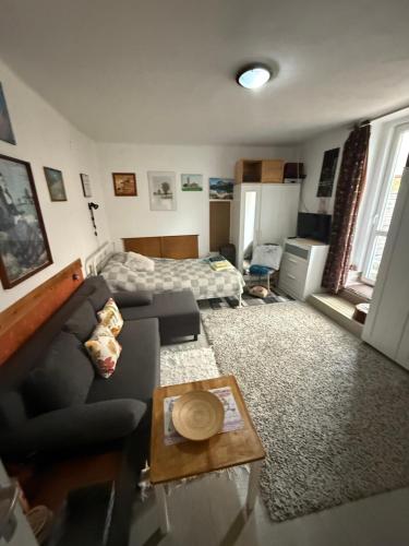 a living room with a couch and a bed at Levendula ház Vác in Vác