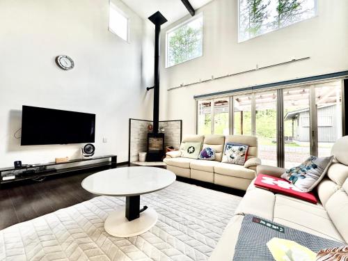 Free Airport Pick-up, Kawaguchiko Villa, Host OnSite