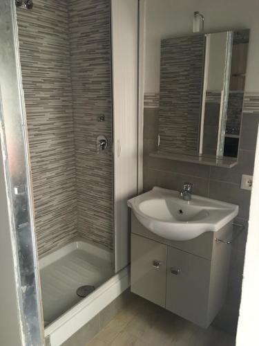 a bathroom with a sink and a shower at Casa Vacanze Le Ginestre in Caltanissetta