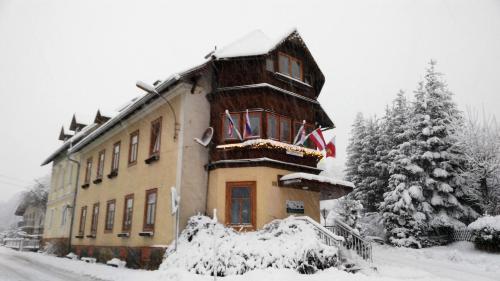 Haus Elena am Semmering durante el invierno