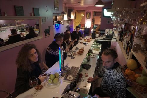 Tetamu yang menginap di Chillout Lya Hostel & Lounge