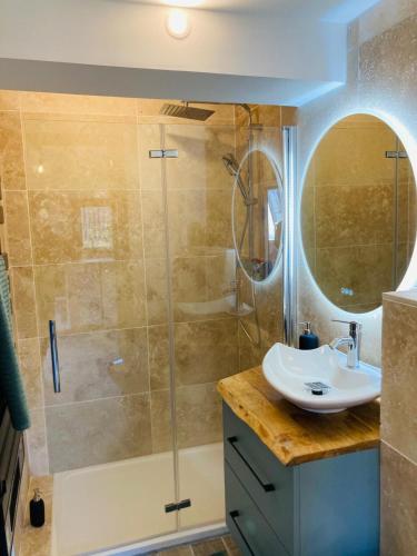 a bathroom with a sink and a shower at Appart'Hotel au Pradet in Le Pradet