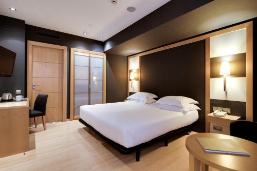 Postel nebo postele na pokoji v ubytování Hotel Barcelona Universal