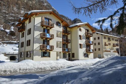 Nespecifikovaný výhled na hory nebo výhled na hory při pohledu z aparthotelu