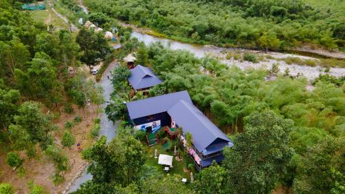 an overhead view of a house in the middle of a river at Lạc Sanh Onsen Resort in Tuy Hoa