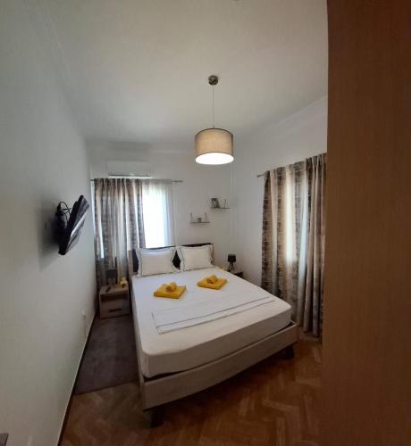 a bedroom with a bed with two yellow towels on it at Lemon House in Athens