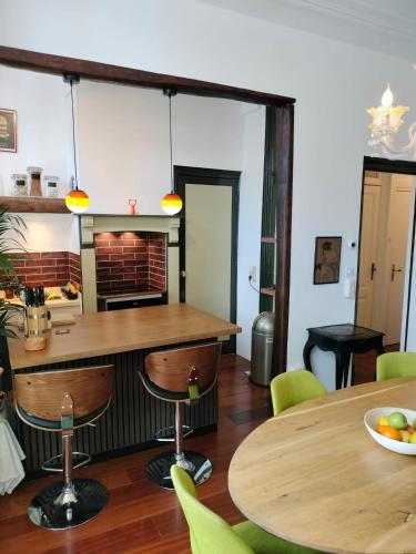 a dining room with two tables and chairs at Casa Peper Rosso in Rotterdam