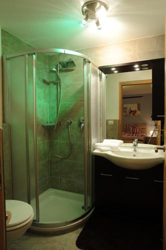Ένα μπάνιο στο XL Appartements Steinhaus