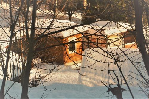 a snow covered roof of a building in the snow at Camping Yoghi e Bubu in San Giacomo