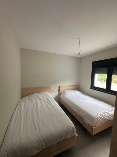 a bedroom with two beds and a window at La jaima in Santa Ceclina