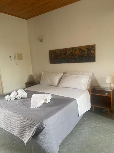 a bedroom with a bed with towels on it at casa l'olivo in Forio d'Ischia