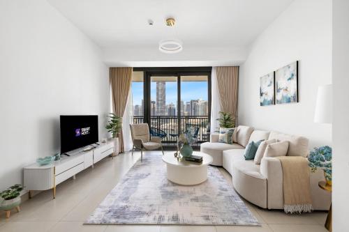 New Marsa 1BR Canal View Balcony & Pool in Marina