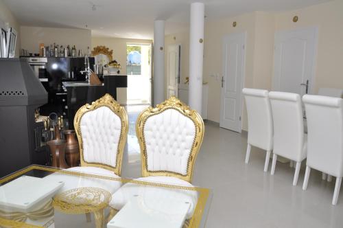 Gallery image of Villa Medusa Apartments in Dobra Voda