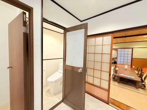 LEON RESORT HOTEL Max14 people 3min from Namba Station 7min Shinsaibashi 13 min Umeda Best location in Osaka Entire building for private use Tsurumibashi Hanazonocho USJ large family 最大14名 難波 心斎橋 鶴見橋 花園町 大阪観光