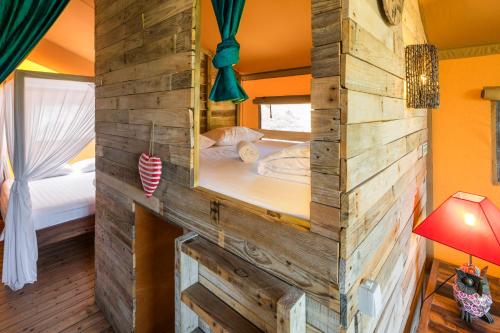 Ένα ή περισσότερα κρεβάτια σε δωμάτιο στο Casa Tuia Resort