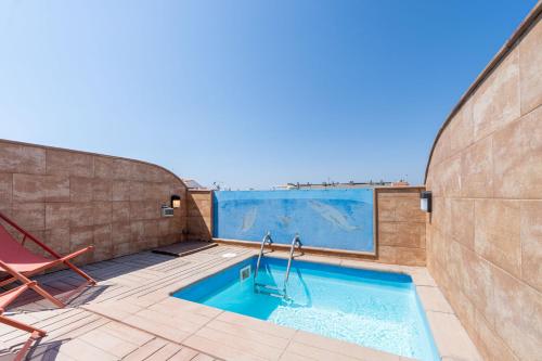 403a atico con piscina privada y vistas marina