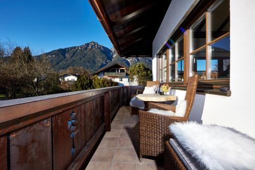 a patio with a table and chairs on a balcony at Ferienwohnung Alpspitzblick in Garmisch-Partenkirchen