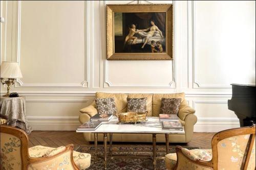Luxury and Exclusive 130sqm estate 4m ceilings with garden view near Arc de Triomphe and Palais des Congrès