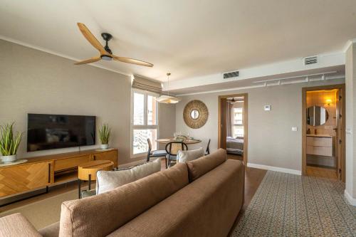 NEW SEAVIEW & SKY APARTMENT Playa De Oro 13rd floor con Parking