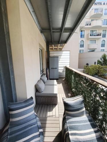 Ref MOLIERE BY Palmes d Or Properties