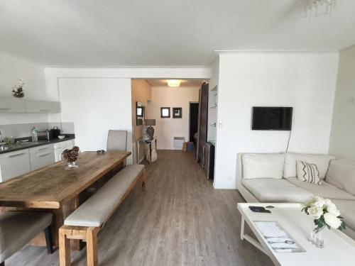 Ref MOLIERE BY Palmes d Or Properties