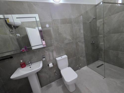 Roan tesisinde bir banyo